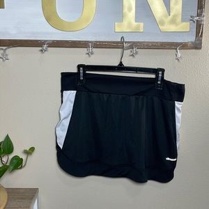 ADIDAS CLIMACOOL womans skort. Size large.  Black/White